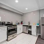 2Br Haven Near Museum District With Free Park