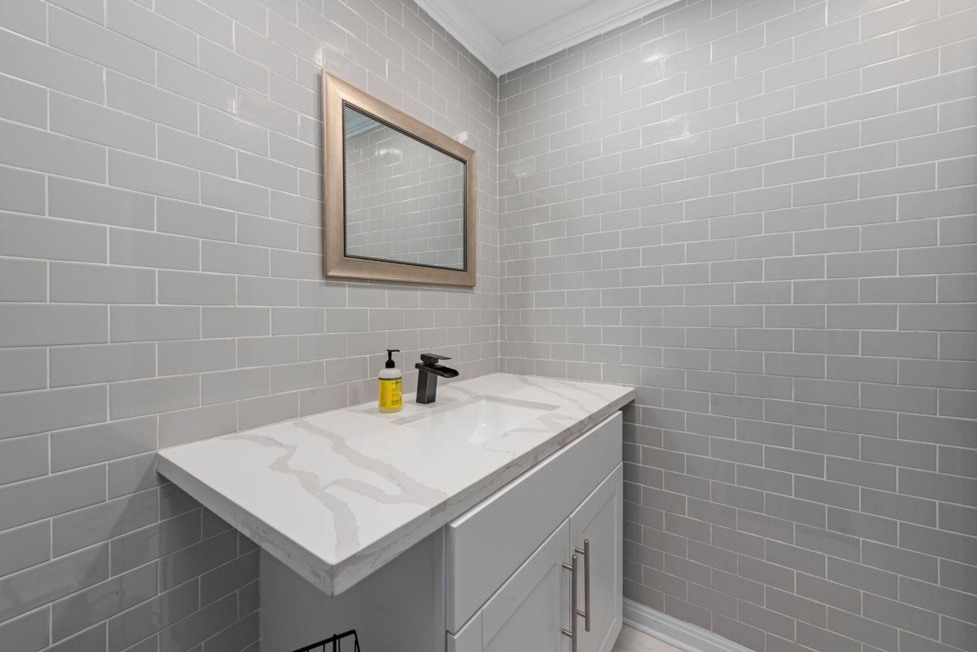 2br Haven Near Museum District With Free Park Houston