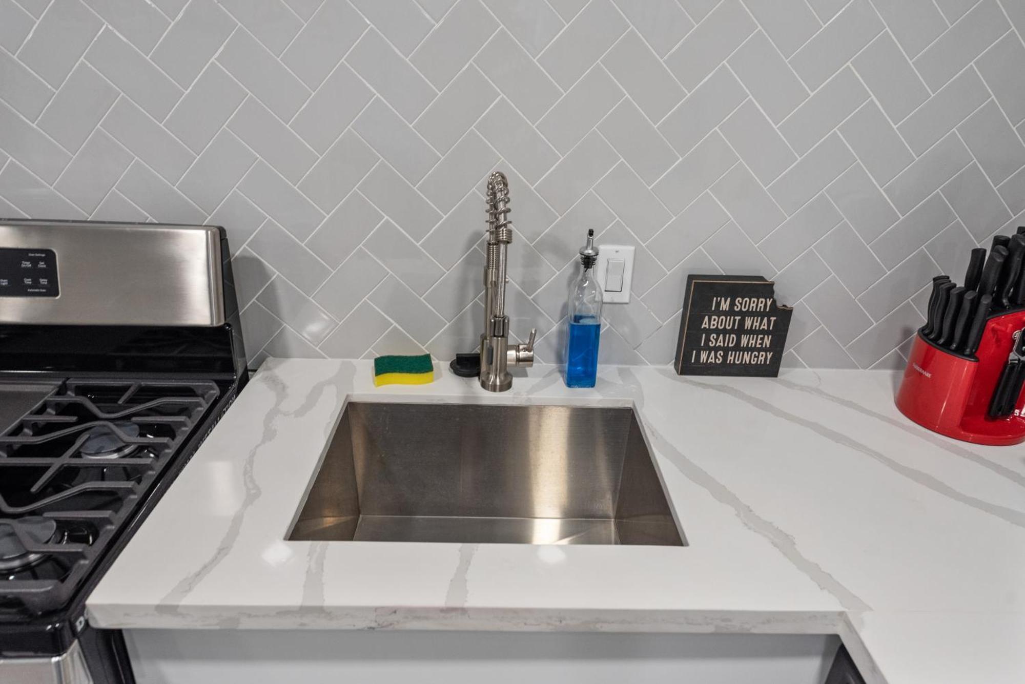 2br Haven Near Museum District With Free Park Apartment